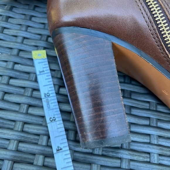 Coach women’s Tavi Brown leather round toe chunky heel booty shoes size 9.5 - Picture 15 of 16